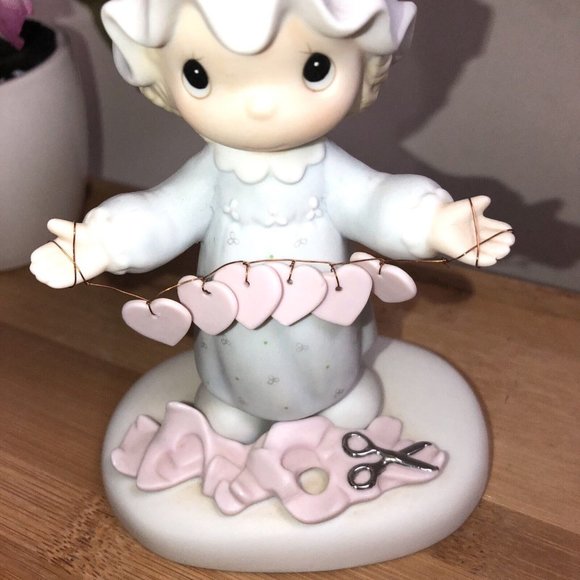 precious moments You have touched so many hearts E2821 Porcelain Figurine - Picture 3 of 7